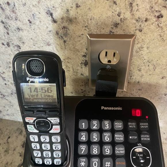 SOLD!!! Panasonic 6.0 Plus Model KX-TG4741 Cordless Phone and Answering Machine - Picture 10 of 11